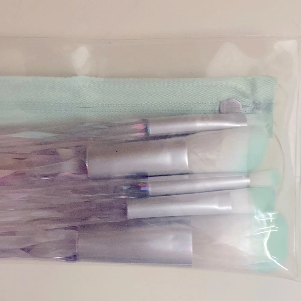 NWT URBAN OUTFITTERS 6 PIECE BLUE IRIDESCENT CRYSTAL BRUSH SET